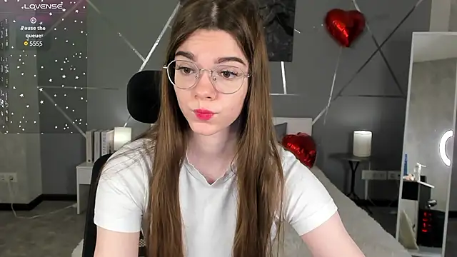 Snapshot of miss__evelyne chatting on 03-10-26, 07:24 miss evelyne online show from 03-10-26, 07:24