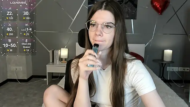 Snapshot of miss__evelyne chatting on 03-17-26, 07:23 miss evelyne online show from 03-17-26, 07:23