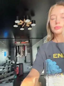 Snapshot of sssativa_more chatting on 03-23-26, 06:50 sssativa more online show from 03-23-26, 06:50