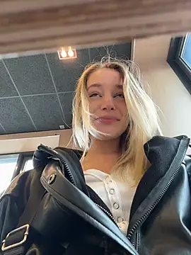 Snapshot of sssativa_more chatting on 03-27-26, 02:50 sssativa more online show from 03-27-26, 02:50