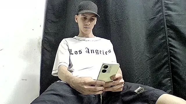 Snapshot of sam_hotttt_ chatting on 01-08-26, 05:32 sam hotttt online show from 01-08-26, 05:32