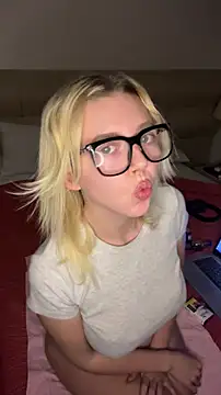 Snapshot of MonaNoire chatting on 02-13-26, 07:43 MonaNoire online show from 02-13-26, 07:43