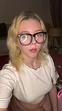 Snapshot of MonaNoire chatting on 02-18-26, 09:11 MonaNoire online show from 02-18-26, 09:11