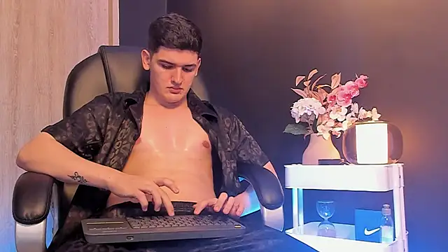 Valentino ceratti online show from 02-11-26, 06:29