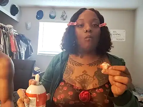 Denisedutchess online show from 12-16-25, 11:43