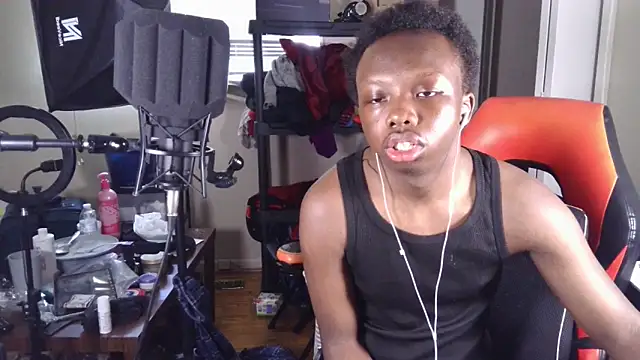 YourLittleBoyfriend online show from 05-21-26, 02:46