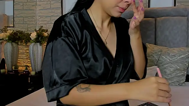 LanaRouse online show from 12-19-25, 01:18