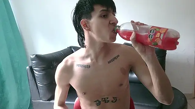 Snapshot of SebasT-sex chatting on 05-04-26, 05:09 SebasT-sex online show from 05-04-26, 05:09