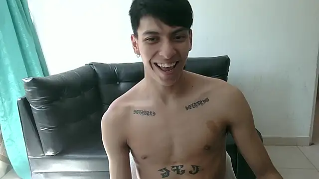 Snapshot of SebasT-sex chatting on 05-05-26, 06:16 SebasT-sex online show from 05-05-26, 06:16