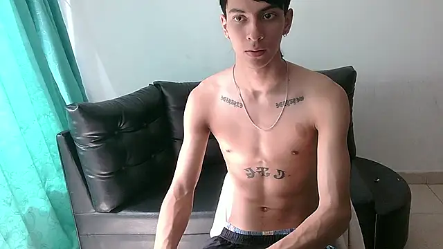 Snapshot of SebasT-sex chatting on 05-12-26, 06:49 SebasT-sex online show from 05-12-26, 06:49