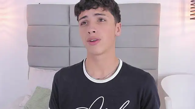 Snapshot of JoshClaarktt chatting on 03-12-26, 04:07 JoshClaarktt online show from 03-12-26, 04:07