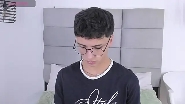 Snapshot of JoshClaarktt chatting on 03-18-26, 04:04 JoshClaarktt online show from 03-18-26, 04:04