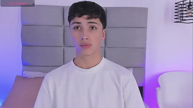 Snapshot of JoshClaarktt chatting on 03-28-26, 04:01 JoshClaarktt online show from 03-28-26, 04:01