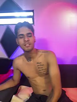 Snapshot of MarvinandtheBbys chatting on 04-04-26, 08:06 MarvinandtheBbys online show from 04-04-26, 08:06