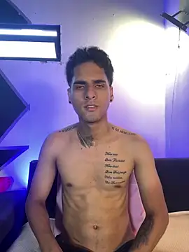 Snapshot of MarvinandtheBbys chatting on 04-06-26, 08:32 MarvinandtheBbys online show from 04-06-26, 08:32