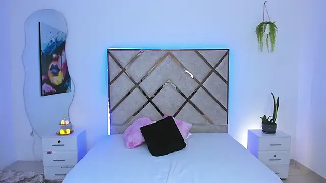 queenie staar online show from 03-18-26, 07:39