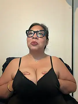 Snapshot of BettyWhispers chatting on 05-13-26, 12:57 BettyWhispers online show from 05-13-26, 12:57
