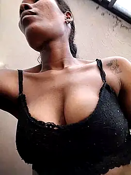 Snapshot of Shaara_bloommy chatting on 02-15-26, 03:53 Shaara bloommy online show from 02-15-26, 03:53