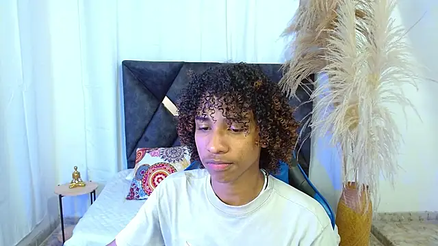 Snapshot of angelll18_ chatting on 02-18-26, 09:00 angelll18 online show from 02-18-26, 09:00