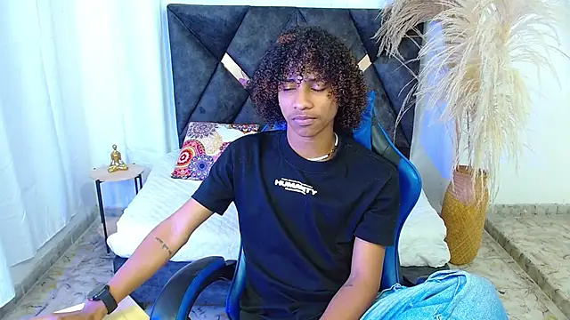 Snapshot of angelll18_ chatting on 02-23-26, 08:50 angelll18 online show from 02-23-26, 08:50