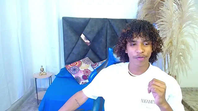 Snapshot of angelll18_ chatting on 03-17-26, 08:34 angelll18 online show from 03-17-26, 08:34