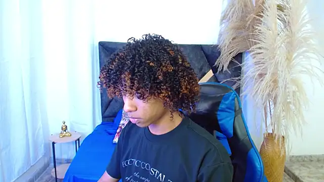 Snapshot of angelll18_ chatting on 03-19-26, 08:35 angelll18 online show from 03-19-26, 08:35