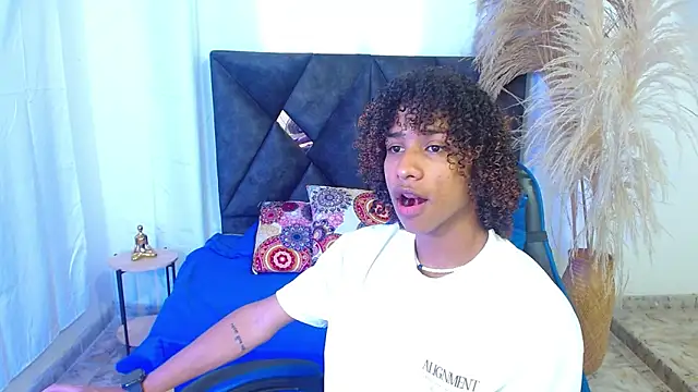 Snapshot of angelll18_ chatting on 03-25-26, 09:10 angelll18 online show from 03-25-26, 09:10