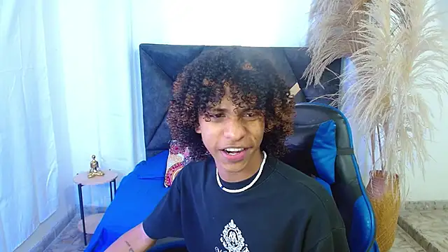 Snapshot of angelll18_ chatting on 03-27-26, 08:41 angelll18 online show from 03-27-26, 08:41