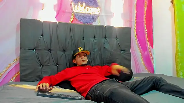 Straight Guy22 online show from 01-16-26, 04:05