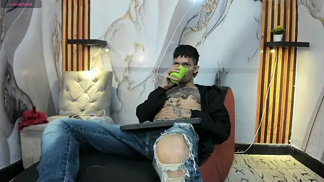 Straight Guy22 online show from 02-01-26, 03:16