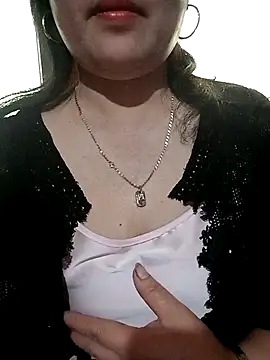 Snapshot of Dianna68 chatting on 12-18-25, 05:35 Dianna68 online show from 12-18-25, 05:35