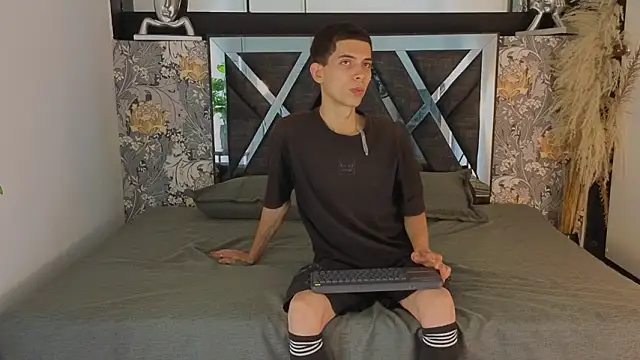 prettyboyy 13 online show from 02-02-26, 09:24