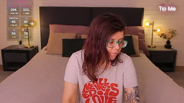 Snapshot of Ariell_Mini chatting on 02-14-26, 07:10 Ariell Mini online show from 02-14-26, 07:10