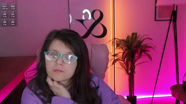 Snapshot of Ariell_Mini chatting on 02-18-26, 06:42 Ariell Mini online show from 02-18-26, 06:42