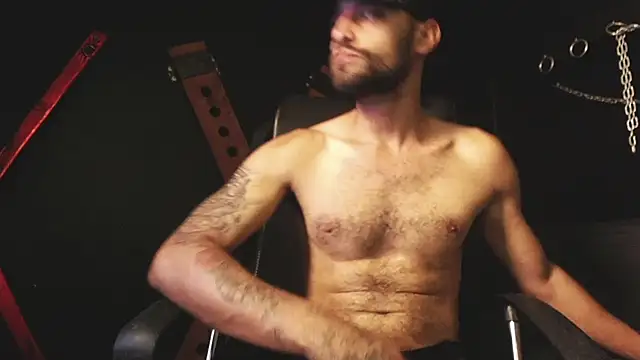 Snapshot of Alex_Flame_ chatting on 12-19-25, 04:36 Alex Flame online show from 12-19-25, 04:36