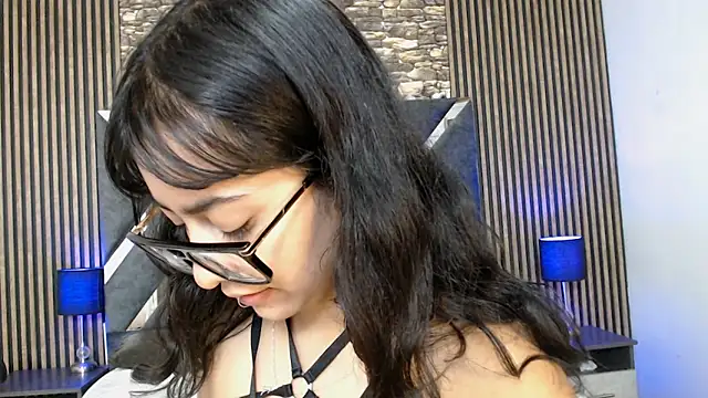 Snapshot of Amy_channel chatting on 06-19-26, 01:04 Amy channel online show from 06-19-26, 01:04