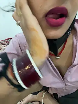 Snapshot of Pooja_Love143 chatting on 05-18-26, 05:30 Pooja Love143 online show from 05-18-26, 05:30