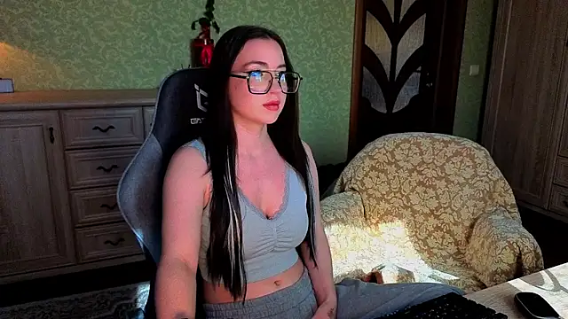 Snapshot of AnneAverry chatting on 03-23-26, 11:47 AnneAverry online show from 03-23-26, 11:47