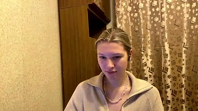 Snapshot of SkyeDavis chatting on 12-20-25, 07:21 SkyeDavis online show from 12-20-25, 07:21