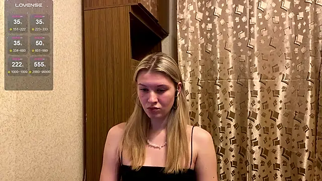 Snapshot of SkyeDavis chatting on 01-06-26, 07:06 SkyeDavis online show from 01-06-26, 07:06