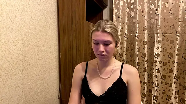 Snapshot of SkyeDavis chatting on 01-09-26, 08:10 SkyeDavis online show from 01-09-26, 08:10