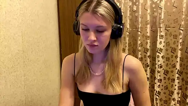 Snapshot of SkyeDavis chatting on 01-10-26, 07:26 SkyeDavis online show from 01-10-26, 07:26