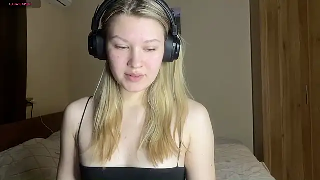 Snapshot of SkyeDavis chatting on 02-05-26, 08:57 SkyeDavis online show from 02-05-26, 08:57