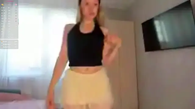 Snapshot of SkyeDavis chatting on 06-19-26, 01:48 SkyeDavis online show from 06-19-26, 01:48