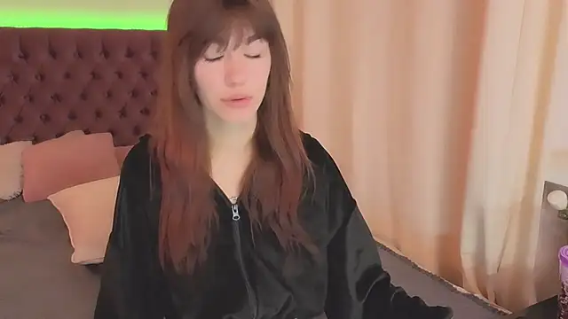 MilanaHotts online show from 06-15-26, 05:09