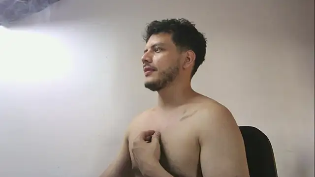 Snapshot of luxo_kane chatting on 12-22-25, 12:02 luxo kane online show from 12-22-25, 12:02