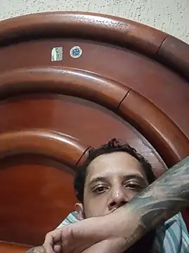 Snapshot of nando_33 chatting on 05-16-26, 10:36 nando 33 online show from 05-16-26, 10:36