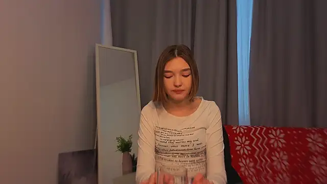 Leyla crsh online show from 02-17-26, 05:04