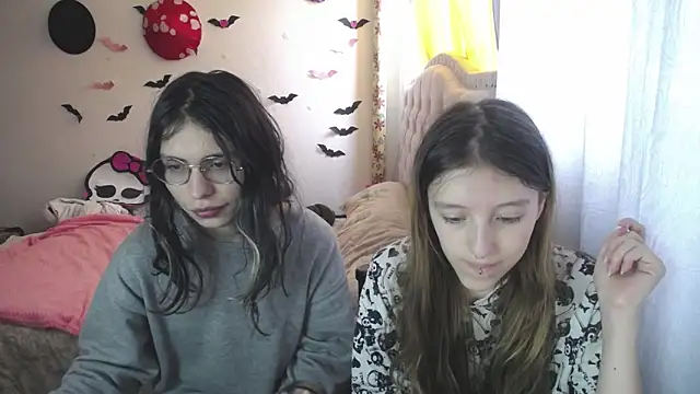 Snapshot of Briar_y_Blair chatting on 03-12-26, 04:13 Briar y Blair online show from 03-12-26, 04:13