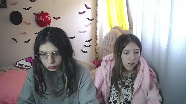 Snapshot of Briar_y_Blair chatting on 03-13-26, 04:13 Briar y Blair online show from 03-13-26, 04:13